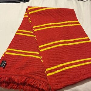 Harry Potter Wizarding World Gryffindor Scarf